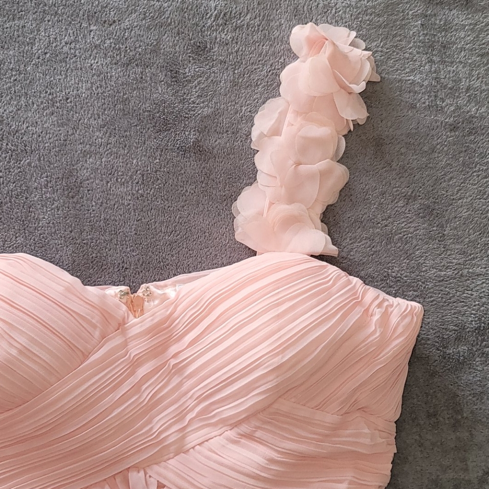 Dress - Picture 4 of 4